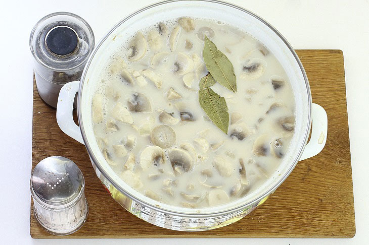 Creamy champignon mushroom soup - incredibly tender, tasty and light