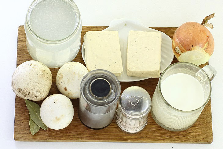 Creamy champignon mushroom soup - incredibly tender, tasty and light