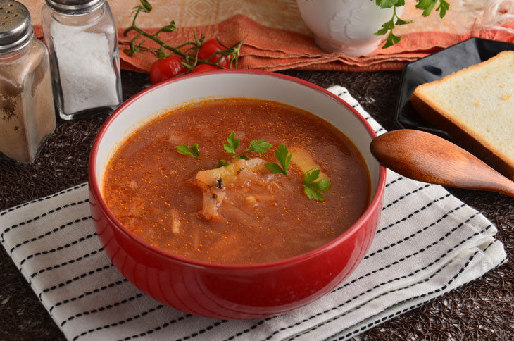 Borsch with turkey in a slow cooker - rich and fragrant