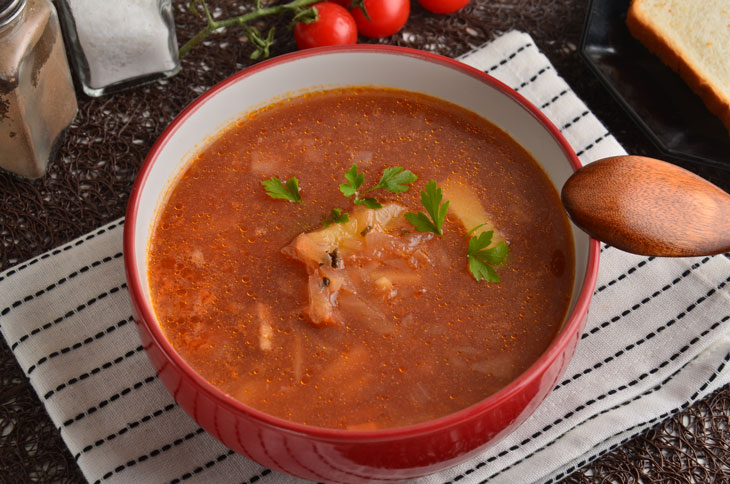 Borsch with turkey in a slow cooker - rich and fragrant