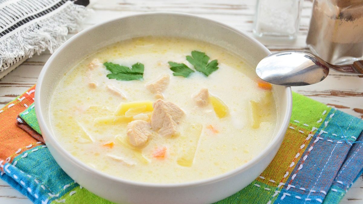 Cheese soup with chicken breast – thick, tasty and fragrant