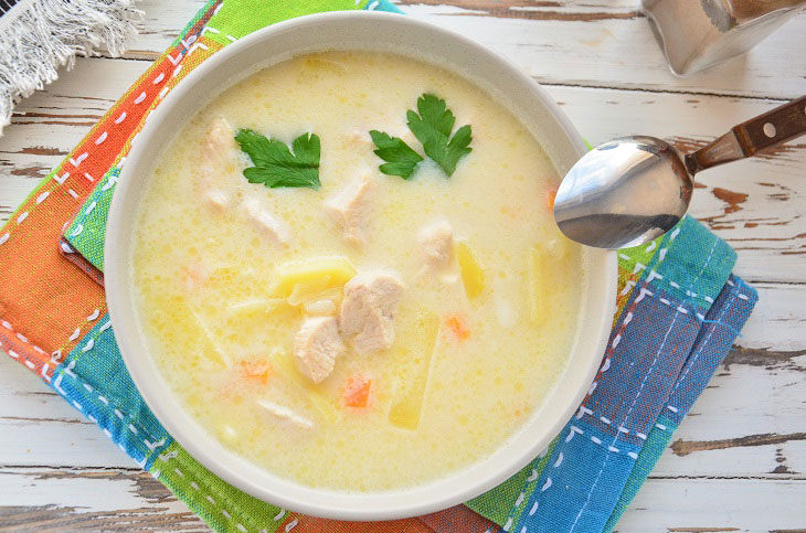 Cheese soup with chicken breast - thick, tasty and fragrant