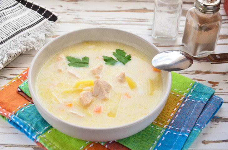 Cheese soup with chicken breast - thick, tasty and fragrant