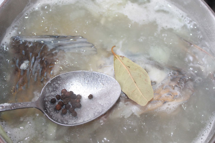 Ear from the head and tail of a carp - a step by step recipe with a photo