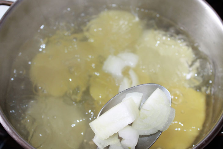 Ear from the head and tail of a carp - a step by step recipe with a photo