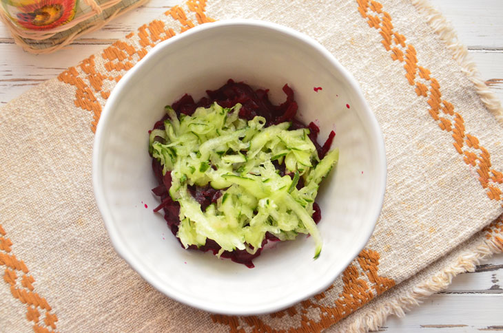 Cold "Beetroot" - a simple and refreshing soup for the summer