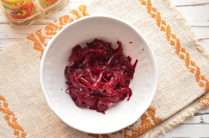 Cold "Beetroot" - a simple and refreshing soup for the summer