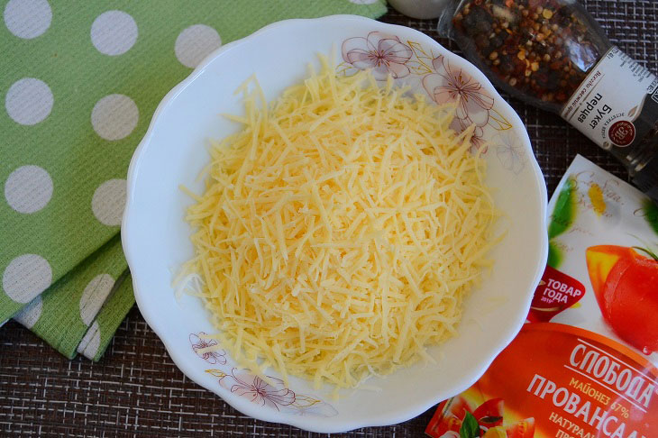 Garlic-cheese croutons - a delicious quick snack