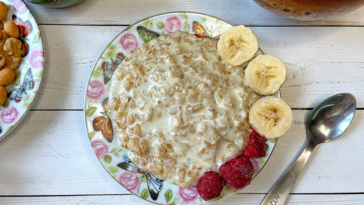 Caramel oatmeal porridge – delicious, simple and original