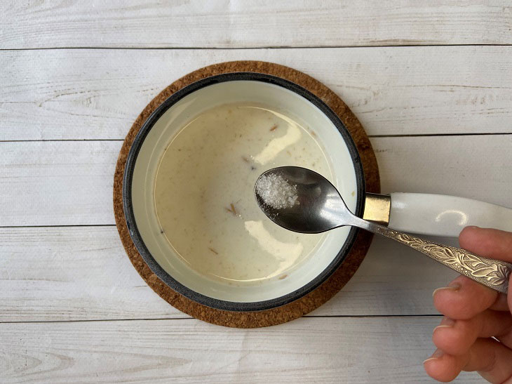 Caramel oatmeal porridge - delicious, simple and original