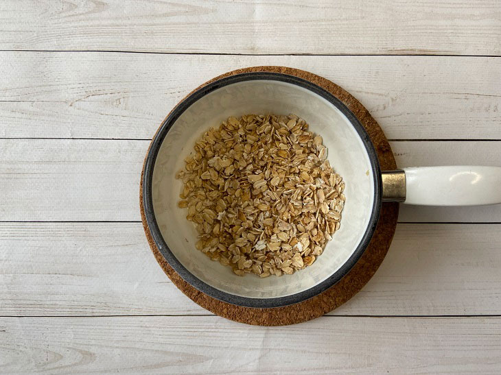 Caramel oatmeal porridge - delicious, simple and original