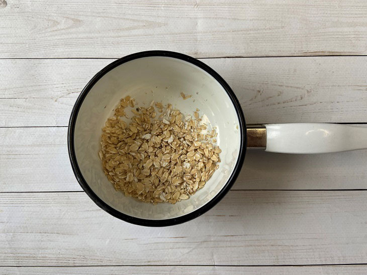 Caramel oatmeal porridge - delicious, simple and original