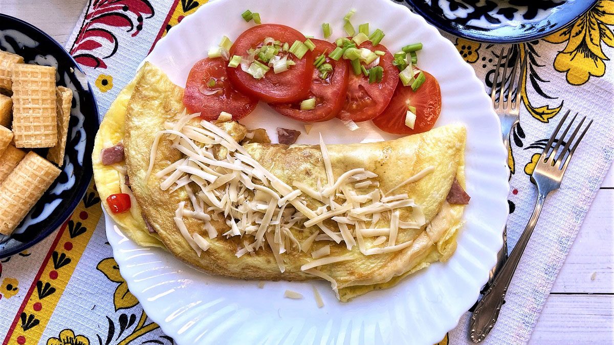 Denver omelet – a delicious and colorful breakfast dish
