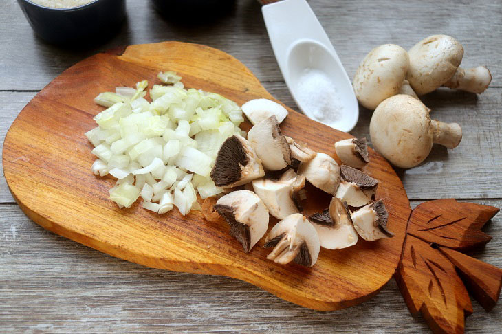 Porridge with millet and mushrooms - nutritious and aromatic