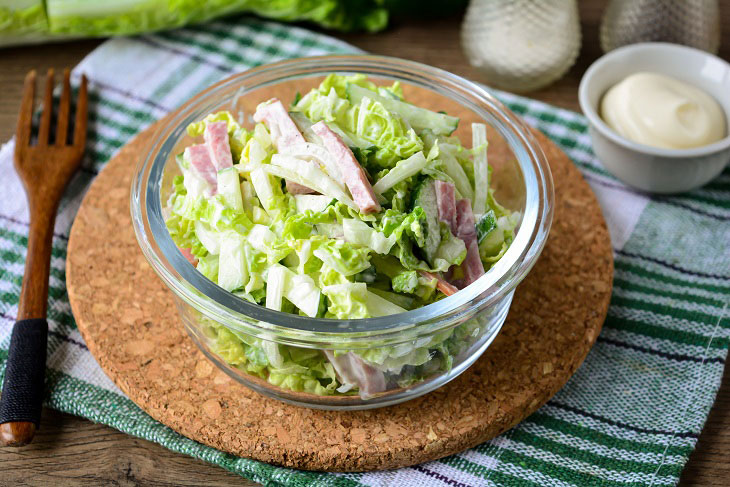 Salad "Skorospelka" with ham and Chinese cabbage - original and tasty