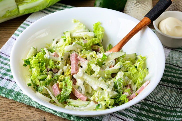 Salad "Skorospelka" with ham and Chinese cabbage - original and tasty