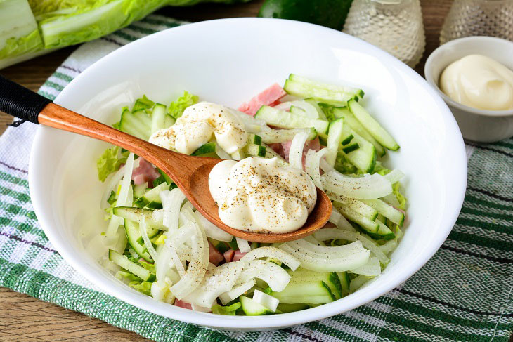 Salad "Skorospelka" with ham and Chinese cabbage - original and tasty