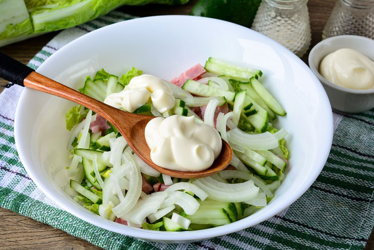 Salad "Skorospelka" with ham and Chinese cabbage - original and tasty