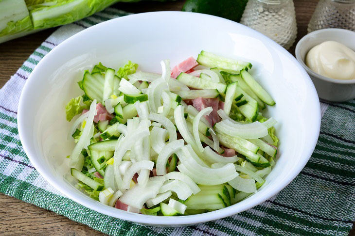 Salad "Skorospelka" with ham and Chinese cabbage - original and tasty