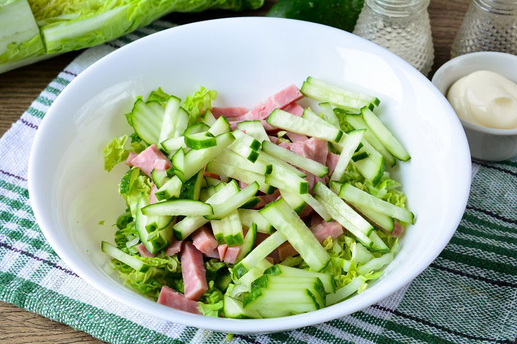 Salad "Skorospelka" with ham and Chinese cabbage - original and tasty