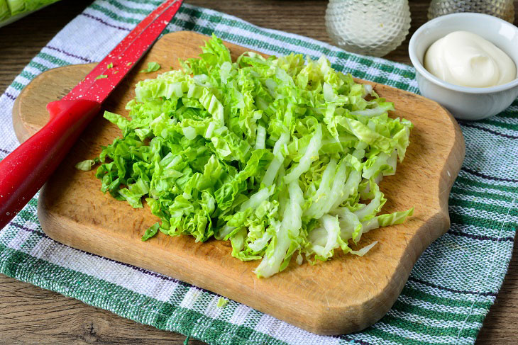 Salad "Skorospelka" with ham and Chinese cabbage - original and tasty