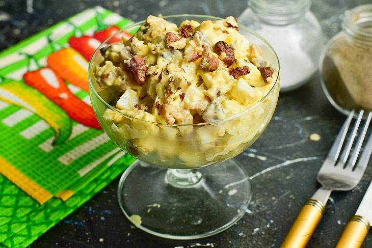 Salad "Sherlock" with walnuts - delicious and original