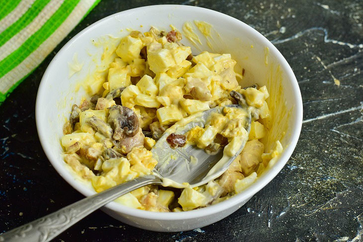 Salad "Sherlock" with walnuts - delicious and original