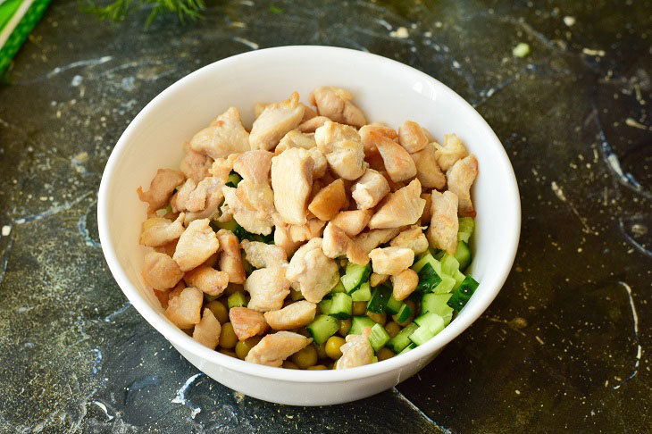 Salad "Lady" with chicken and cucumber - juicy and light