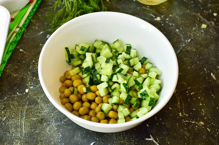 Salad "Lady" with chicken and cucumber - juicy and light