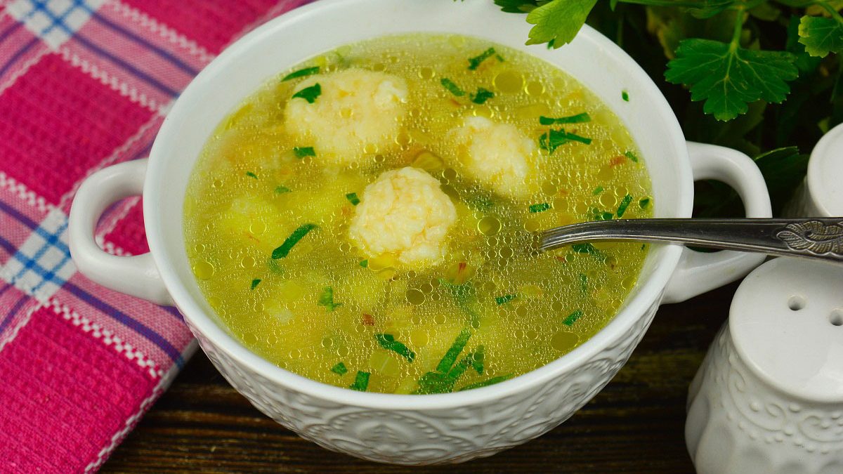 Chicken soup with cheese balls – delicious and satisfying