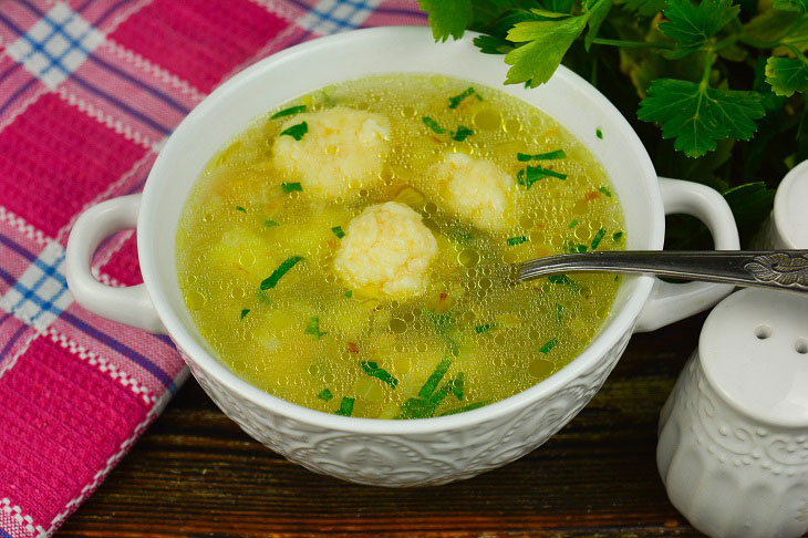 Chicken soup with cheese balls - delicious and satisfying