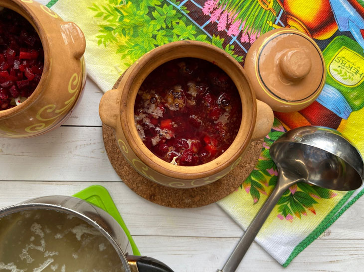 Borscht in a pot - an original and delicious recipe