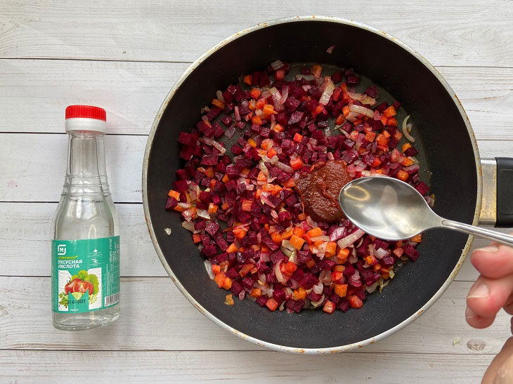 Borscht in a pot - an original and delicious recipe