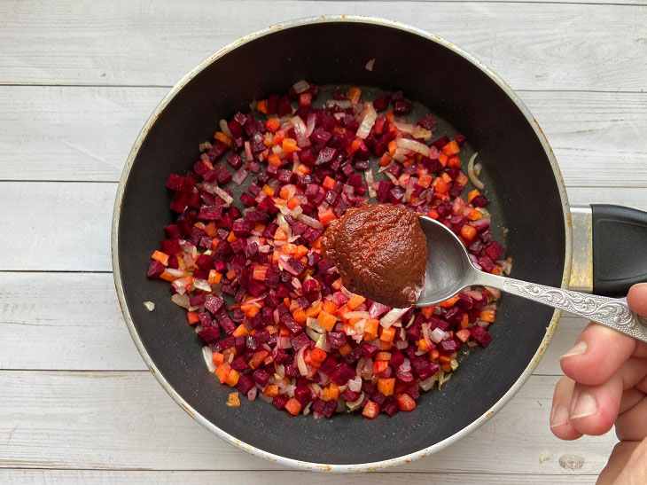 Borscht in a pot - an original and delicious recipe