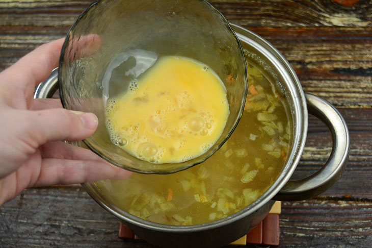 Chicken soup with egg - an interesting first dish in a hurry