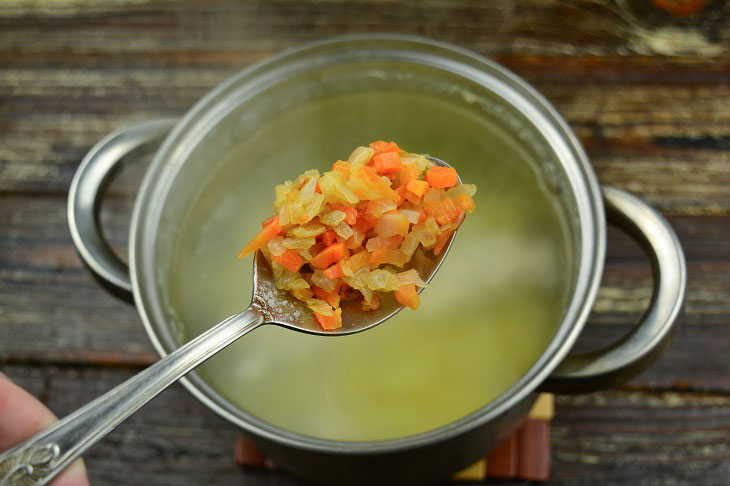 Chicken soup with egg - an interesting first dish in a hurry