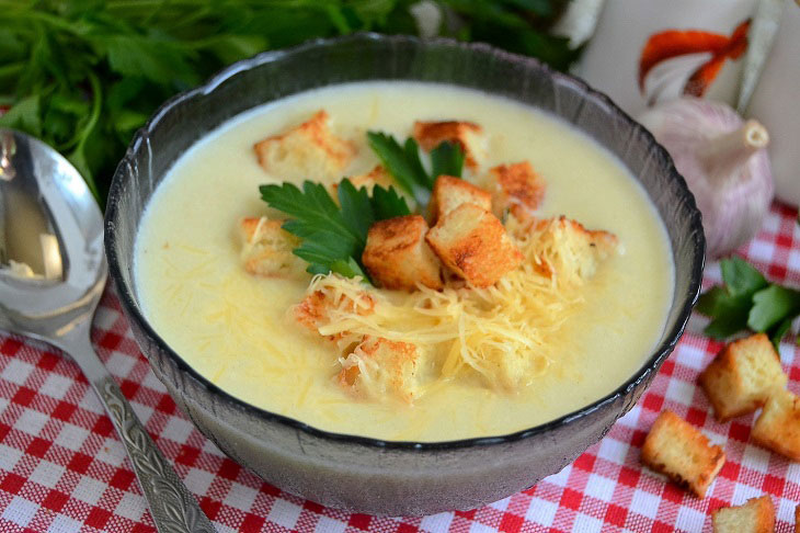 Garlic cream soup - fragrant and appetizing