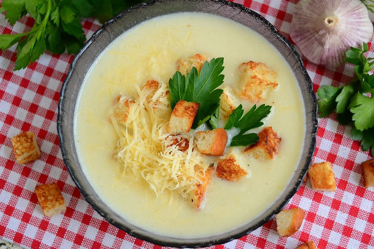 Garlic cream soup - fragrant and appetizing