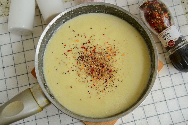 Garlic cream soup - fragrant and appetizing