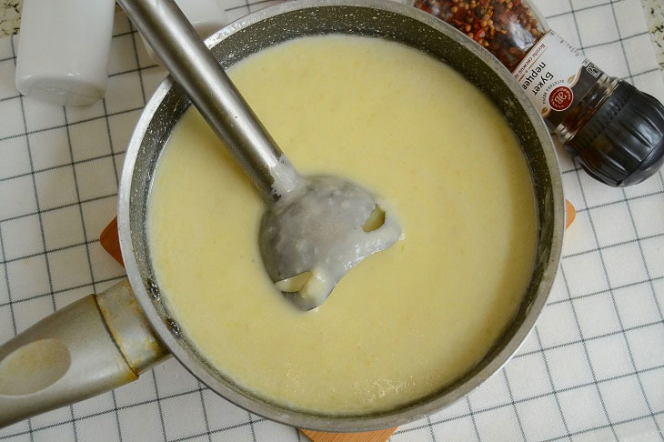 Garlic cream soup - fragrant and appetizing