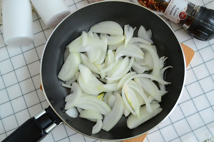 Garlic cream soup - fragrant and appetizing