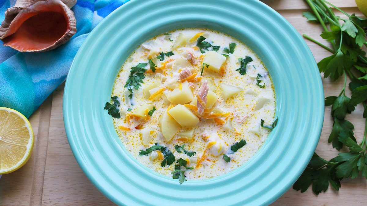 Pink salmon soup with cheese – a tender and fragrant first course