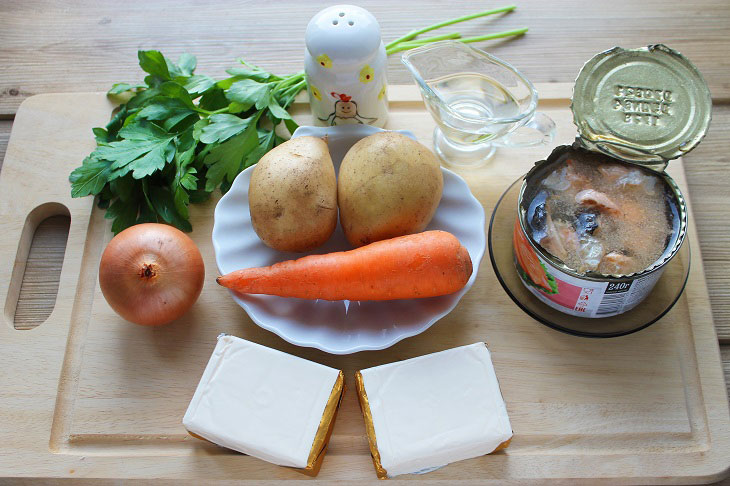 Pink salmon soup with cheese - a tender and fragrant first course