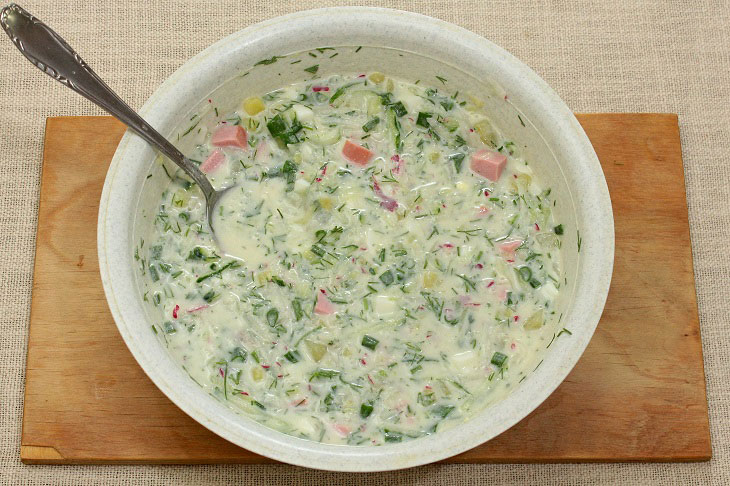 Okroshka on yogurt and mineral water with sausage - delicious and refreshing