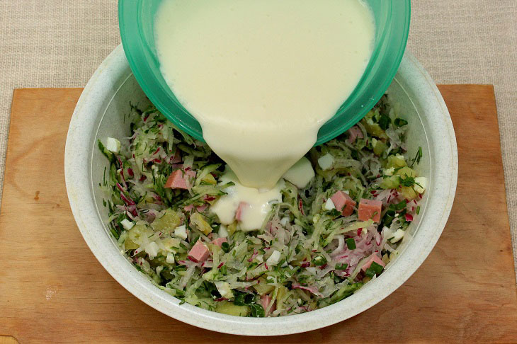 Okroshka on yogurt and mineral water with sausage - delicious and refreshing