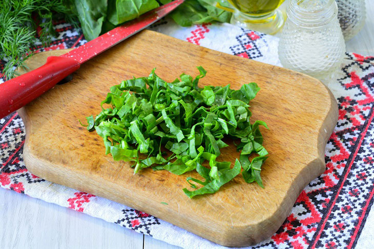 Green borsch from young sorrel - tasty and healthy