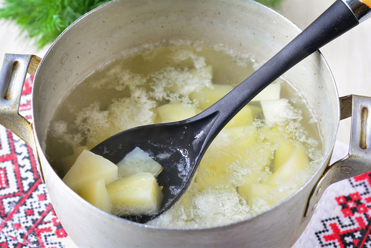 Green borsch from young sorrel - tasty and healthy