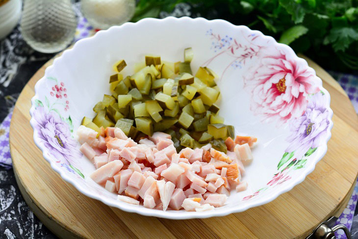 Winter okroshka is an interesting and nutritious dish