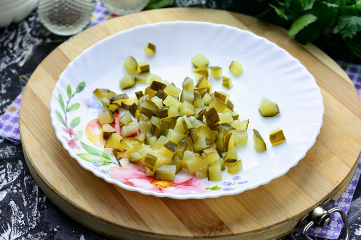 Winter okroshka is an interesting and nutritious dish