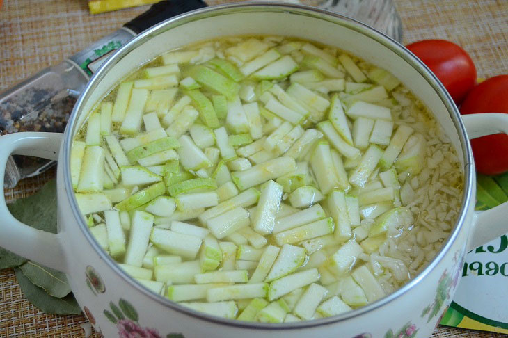 Soup "Slimyashka" with chicken and vegetables - tasty and low-calorie